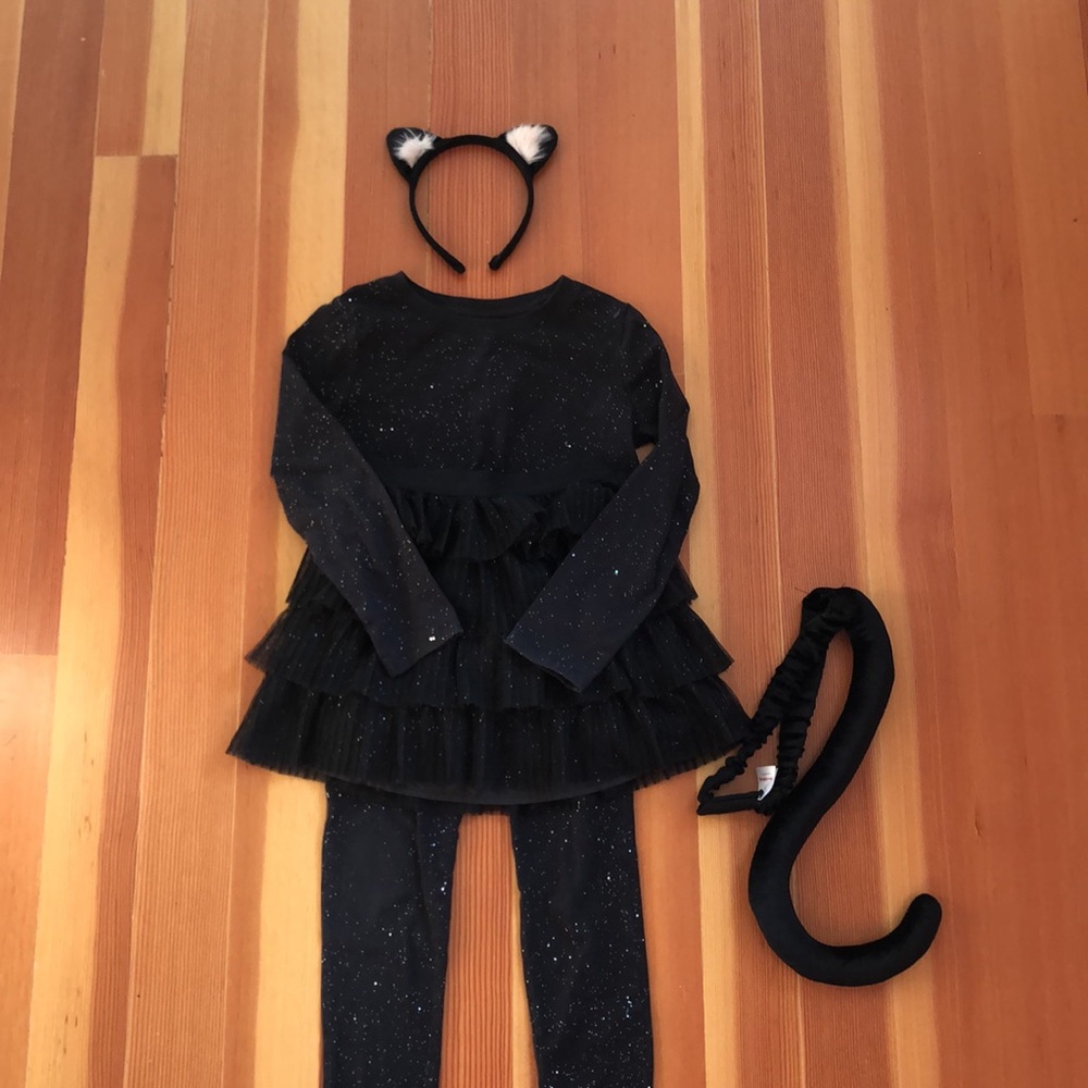 Black cat costume size small (5-6).